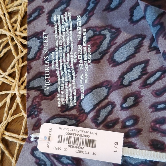 Victoria secret cheeky panties - Picture 3 of 4